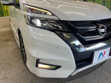 【LEDヘッドライト】悪天候や夜間走行時も良好な視界を確保し安心して運転できる高輝度LEDヘッドライトを装備!点灯速度が早く、消費電力も抑えられています。