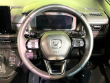 【純正革巻きステアリング】上質な革を使用することで、手にしっかり馴染みとても運転しやすいハンドルです♪