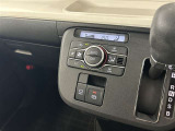 オートエアコンは温度を設定するだけで、自動で風量などを設定してくれます。運転しながら操作も必要ないので、安全性も向上します。