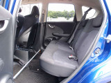 人気のフィットRS10htアニバーサリーカスタム車両の入庫!BLTZ車高調にRAYSグラムライツ5716AW、トラストマフラー、無限リアウイングなどの充実装備に加え、整備履歴も9枚残っております