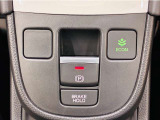電子制御パーキングブレーキ、ブレーキホールド搭載!パーキングブレーキは手動で解除スムーズな発進が可能。ブレーキホールドは停車中に、ブレーキペダルを踏み続けなくても、自動的にブレーキを保持する機能です。