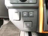 【シートヒーター】寒い冬の朝も座席をすぐに温めてくれる嬉しい装備です。USBソケットもあり、スマートフォンの充電も可能です。