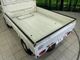 積み下ろしのしやすいデッキにはたっぷりと荷物を積み込んでいただけます。遊びから仕事まで、様々なシーンで頼れます♪