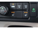 運転席・助手席に2段階の温度調整があるシートヒーターを装備。寒い朝、車に乗り込んですぐにシートヒーターをオン!温かさが広がり、冷たい朝も快適に始まります♪