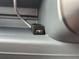 充電用USBジャックもついていて便利です!