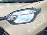 【LEDヘッドライト】悪天候や夜間走行時も良好な視界を確保し安心して運転できる高輝度LEDヘッドライトを装備!点灯速度が早く、消費電力も抑えられています。