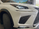【角型三眼LEDヘッドライト】スタイリッシュな見た目の三眼LEDヘッドライトを装備♪スタイルだけでなく、夜間の走行も視界良好で安心してお乗りいただけます。