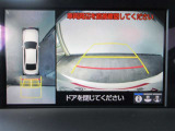 車両を上から見たような映像をディスプレイオーディオ画面に表示するパノラミックビューモニター