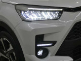 LEDヘッドライトです。デザイン性がよくとても明るいので、夜間の走行や悪天候でも安心です。しかも長寿命!
