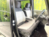 運転席シート廻りは使用感も少なく、良好な状態となっています。丁寧に使われていたことがよくわかりますね。