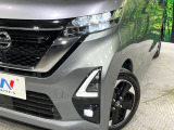 【LEDヘッドライト】悪天候や夜間走行時も良好な視界を確保し安心して運転できる高輝度LEDヘッドライトを装備!点灯速度が早く、消費電力も抑えられています。