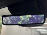 【デジタルインナーミラー】後席の大きな荷物や同乗者で後方が確認しづらい時でも安心!カメラが撮影した車両後方の映像をルームミラー内に表示。クリアな視界で状況の確認が可能です!