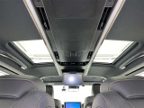 室内に優しい光が入り、ゆったりとした空間を体感できます!開閉はスイッチで!