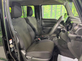 運転席シート廻りは使用感も少なく、良好な状態となっています。前オーナー様が丁寧に使っていたことがよくわかりますね。