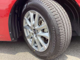 純正16インチアルミホイールでスタイルバッチリ!205/60R16タイヤです
