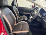 【運転席シート】ゆったりと広々した空間です。ストレスなく運転ができますよ!