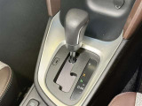 【シフトレバー】シンプルな設計で誰でも簡単に操作ができます。