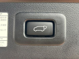 【パワーバックドア】スマートキーや運転席のボタンを押すだけでリアゲートが自動で開閉します!荷物を持っている時や、高い位置にあるバックドアを閉める際に便利な機能です♪