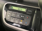 【オートエアコン】一度お好みの温度に設定すれば、車内の温度を検知し風量や温度を自動で調整。暑い&hellip;寒い&hellip;と何度もスイッチ操作をする必要はありません。快適な車内空間には必須の機能ですね♪