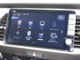 ナビゲーションは純正9インチメモリーナビ(LXM-242ZFNi)を装着しております。AM、FM、Bluetooth、フルセグTVがご使用いただけます。初めて訪れた場所でも安心ですね!