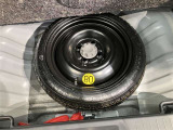 【テンパータイヤ】こちらのお車にはテンパータイヤがついております♪