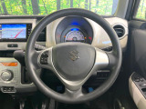 インテリアに合わせたデザインのステアリングは、運転される方のことも考え、運転しやすい形状、大きさです。是非一度、実際に触ってお確かめください。