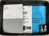 スマートキーは鍵をバッグに入れたままでもドアロックの開閉やエンジンのON・OFFができます。夜間や雨の日も鍵を探さなくて良いので便利です。
