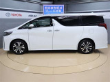 両側パワースライドドア付きだから、狭い駐車スペースなどでの 乗り降りラクラク!小さなお子さまのいるご家庭には嬉しい装備。