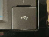 【USBポート】USBポートも装備されています♪スマートフォンのオーディオに連携も可能です。今や欠かせない装備の一つです!