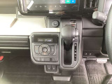 運転席、助手席にシートヒーターを装備。USB電源ソケットも装備しております。