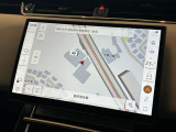 新インフォテイメントシステム「Pivi Pro」に搭載される3Dサラウンドカメラシステム。車輌AIにより車輌を含む周囲の映像を立体的に表示。よりスムーズな駐車や発進が可能となります。