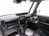 ダイハツのお店では、ダイハツ車を知り尽くしたプロフェッショナルが、専用の診断機器を使って各システムを点検しております。