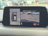 【360度カメラ】全方位モニターを装備し、車両の周囲を上空から見下ろすように映像で確認可能。駐車や狭い道での操作をサポートし、安全性を高めます。