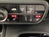 運転席と助手席にはシートヒーターが付いています☆寒い時期に腰周りを温めてくれるので体全体が温まりやすいのは勿論、暖房と違い顔に風が当たらないので、乾燥肌やドライアイの方でも大丈夫☆