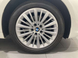 また、BMW正規認定中古車は、エマージェンシーサービスが自動付帯。24時間365日、皆様のカーライフをサポート致します。確かな安心のうえで、「駆けぬける歓び」をご堪能ください。