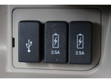 2.5AのUSB(充電)が付いており、車内でもしっかりとスマートフォン等の機器へ充電可能です♪