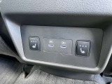 後席用にもシートヒーターが装備されております。