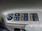 運転席はオートパワーウィンドウ☆窓の全閉全開が自動で出来るので便利ですよ♪