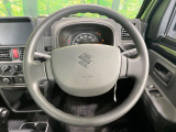 インテリアに合わせたデザインのステアリングは、運転される方のことも考え、運転しやすい形状、大きさです。是非一度、実際に触ってお確かめください。