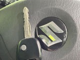 【キーレス】少し離れた場所からでもボタン一つでドアの開錠・施錠ができるのでとっても便利!ドアの鍵穴周りに傷をつけることもありません♪