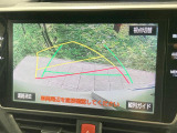 【バックカメラ】駐車時に後方がリアルタイム映像で確認できます。大型商業施設や立体駐車場での駐車時や、夜間のバック時に大活躍!運転スキルに関わらず、今や必須となった装備のひとつです!