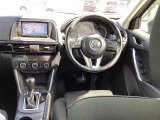 純正ナビが付いた運転席です。