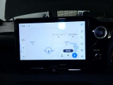 【ディスプレイオーディオ】・・・大型ディスプレイに各種オーディオ機能(AM/FMチューナー、Bluetooth対応)とスマートフォン連携機能を搭載。
