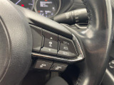 【レーダークルーズコントロール】先行車が停止した時は自車も停止して停止状態を保持、先行車が発進した時はドライバー操作により発進し、追従走行を再開します。