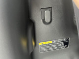 荷室にも便利なショッピングフックがあります。