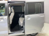 自動開閉するオ-トスライドドア付!!開閉部が広く狭い場所の乗り降りでも便利、半ドア防止機能や小さな子供さんの事故を防ぐ安全装備も付いて便利で安心♪♪