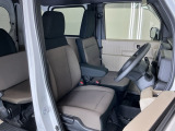 当車両は、次のお客様に気持ちよくお乗りいただくため、専門スタッフによる【徹底シートクリーニング】を施工済みです!