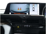 パノラミックビューモニター装備!トップビュー&フロントビュー・車両に取り付けたフロント、サイド、バックカメラの映像を合成して画面上に表示させることで、低速時の運転を補助する装置です。