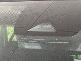 【トヨタセーフティセンス】走行中に前方の車両等を認識し、衝突しそうな時は警報とブレーキで衝突回避と被害軽減をアシスト。より安全にドライブをお楽しみいただけます。