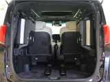 サードシートを格納すると大きなスペースが出来るので大きな荷物も積み込めます!